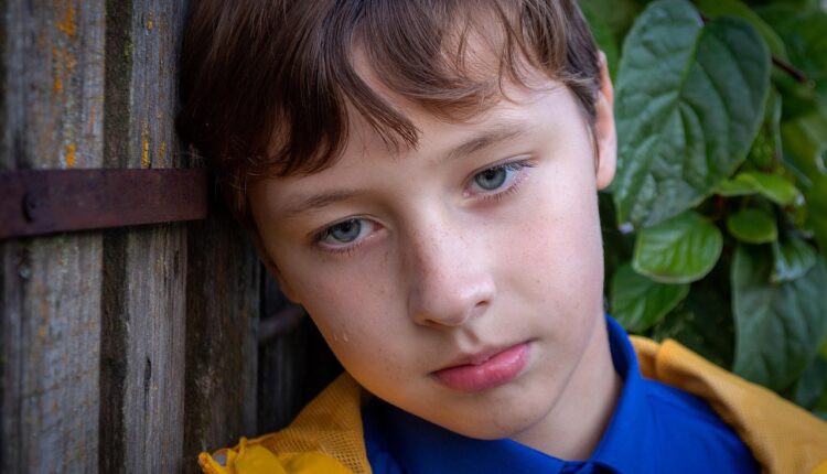 Sonhar que está chorando: o que esse sonho revela sobre suas emoções