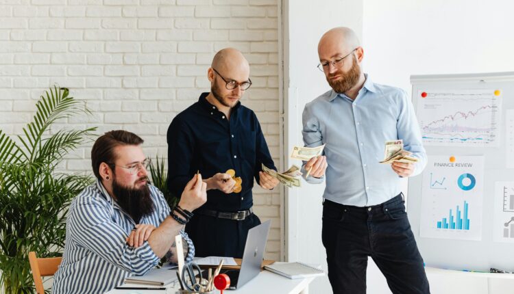 Como não gastar muito dinheiro na empresa